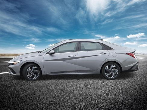 Used 2025 Hyundai Elantra SEL FWD image 19