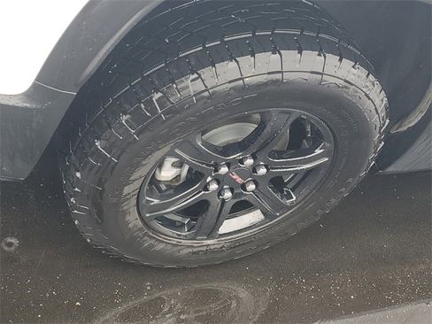 Used 2023 GMC Acadia AT4 w/ Technology Package image 5