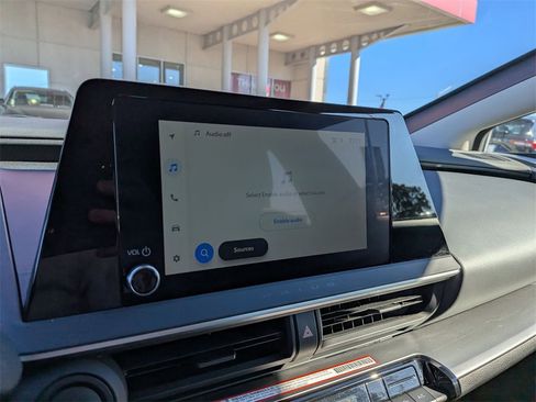 Used 2025 Toyota Prius LE image 17