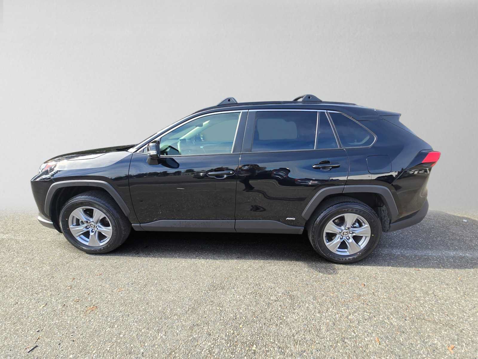 Certified 2025 Toyota RAV4 LE AWD/4WD image 6