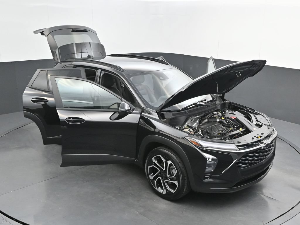 Used 2025 Chevrolet Trax RS w/ Driver Confidence Package FWD image 55