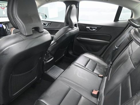 Used 2022 Volvo S60 T8 Inscription image 28