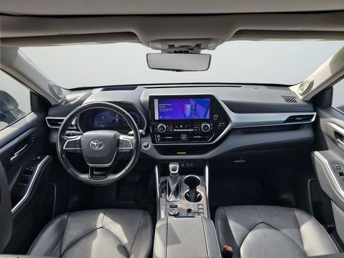Used 2024 Toyota Highlander Platinum AWD/4WD image 13