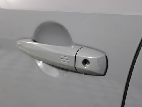 Used 2024 Nissan Ariya FWD image 36