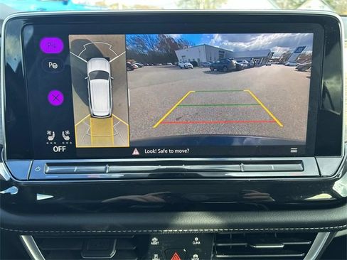 Used 2024 Volkswagen Atlas SEL Premium R-Line image 33