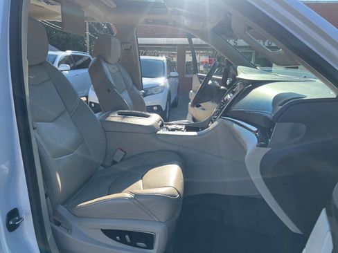Used 2017 Cadillac Escalade ESV Luxury image 24
