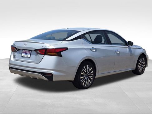 Used 2024 Nissan Altima 2.5 SV FWD image 6