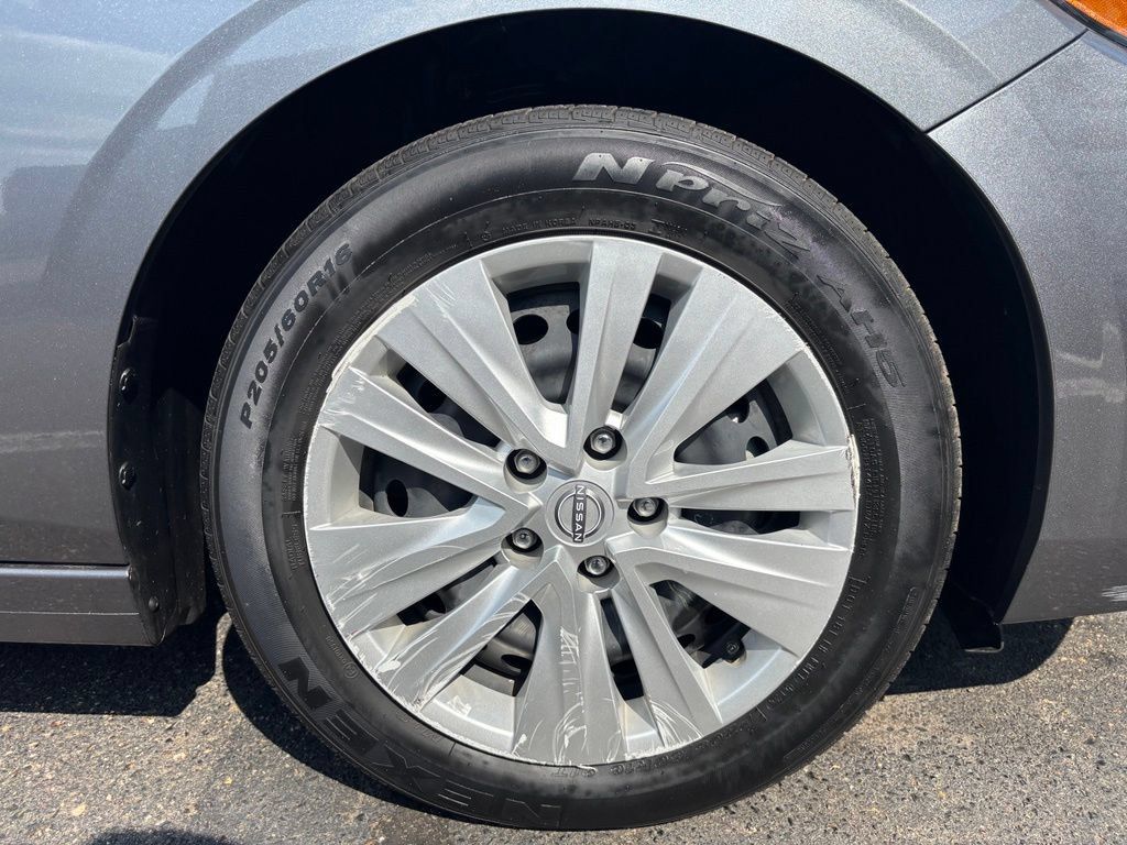 Used 2025 Nissan Sentra S FWD image 28