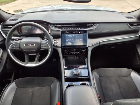 Used 2023 Jeep Grand Cherokee L Laredo RWD image 10