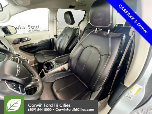 Used 2024 Chrysler Pacifica Touring-L image 25