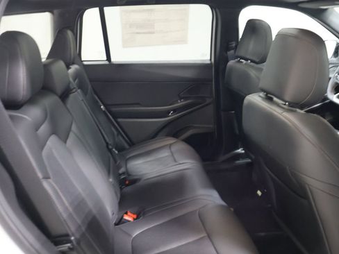 New 2026 Jeep Cherokee Overland image 14