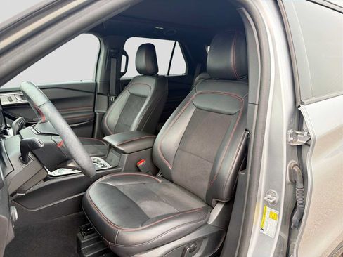 Certified 2024 Ford Explorer ST-Line w/ Class IV Trailer Tow Package AWD/4WD image 15