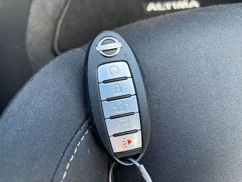Used 2025 Nissan Altima 2.5 SV FWD image 21