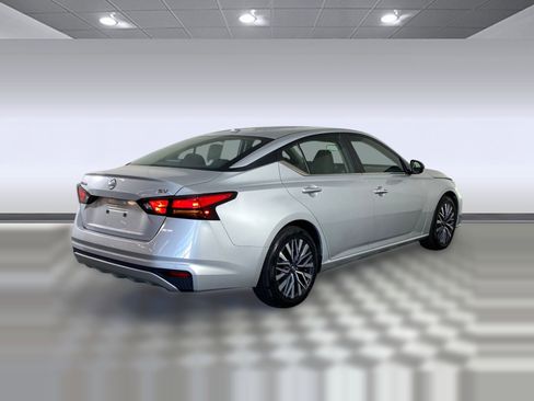 Used 2024 Nissan Altima 2.5 SV image 8
