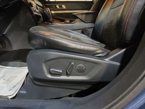 Used 2018 Ford Explorer XLT w/ Equipment Group 202A AWD/4WD image 14