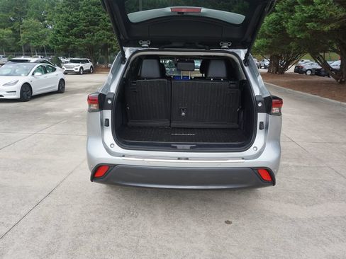 Used 2024 Toyota Highlander Limited AWD/4WD image 19