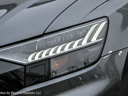 Used 2021 Audi Q8 Prestige image 11