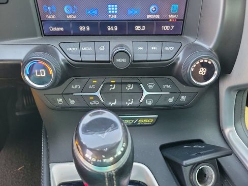 Used 2017 Chevrolet Corvette Z06 w/ Z07 Performance Package RWD image 15