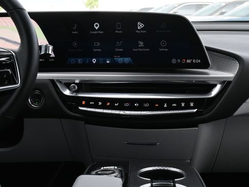 Used 2024 Cadillac Lyriq Luxury RWD image 13
