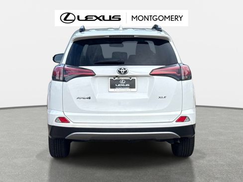 Used 2018 Toyota RAV4 XLE FWD image 4