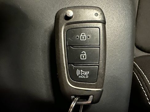 Used 2021 Hyundai Venue SEL w/ Cargo Package FWD image 17