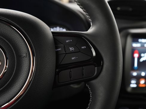 Used 2021 Jeep Renegade Latitude image 27