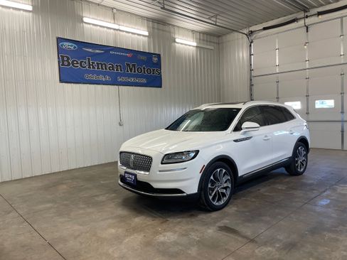 Used 2023 Lincoln Nautilus Reserve image 1