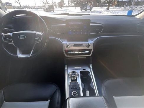 Used 2022 Ford Explorer XLT w/ Equipment Group 202A image 17