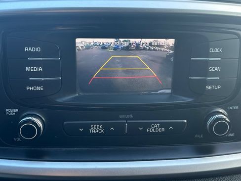 Used 2017 Kia Sorento FWD image 32