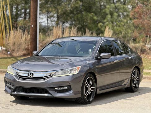 Used 2017 Honda Accord Sport Special Edition image 2