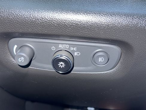 Used 2021 Chevrolet Traverse LT image 29