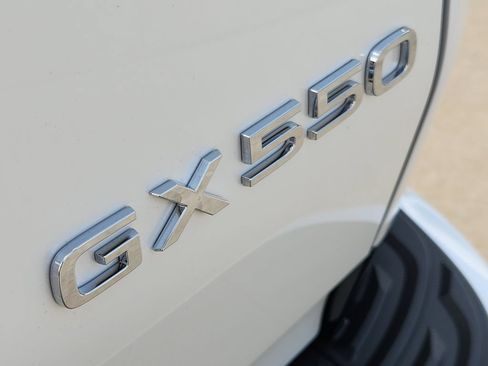 Used 2024 Lexus GX 550 AWD/4WD image 12