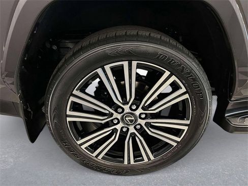 Used 2023 Lexus LX 600 4WD w/ Luxury Package image 7