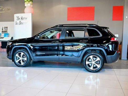 Used 2022 Jeep Cherokee Limited w/ Mopar Interior Package image 8