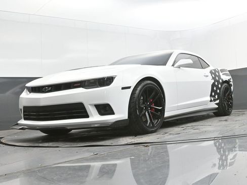 Used 2014 Chevrolet Camaro SS w/ SS Performance Package image 25