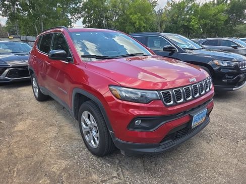 Used 2025 Jeep Compass Latitude w/ Sun & Sound Group AWD/4WD image 6