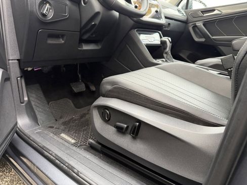 Used 2022 Volkswagen Tiguan SE image 20