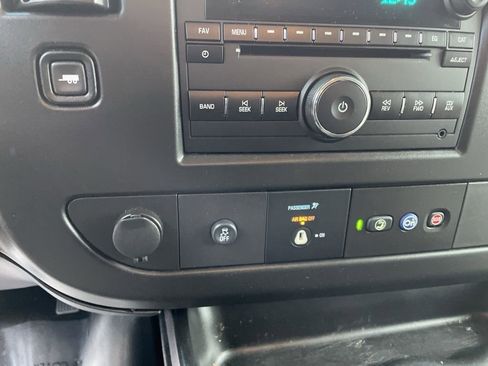 Used 2020 Chevrolet Express 2500 LS w/ Driver Convenience Package image 17