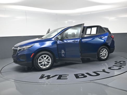 Used 2022 Chevrolet Equinox LS w/ LS Convenience Package FWD image 21