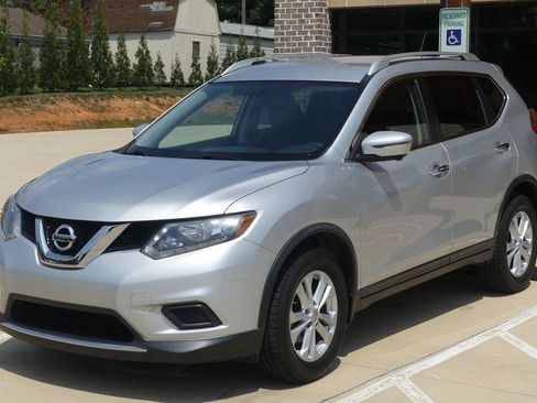 Used 2016 Nissan Rogue SV w/ SV Premium Package FWD image 1