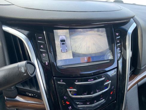 Used 2020 Cadillac Escalade ESV Luxury image 17