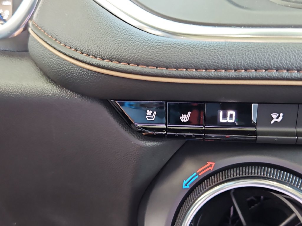 Used 2019 Chevrolet Blazer Premier w/ Sun and Wheels Package AWD/4WD image 18