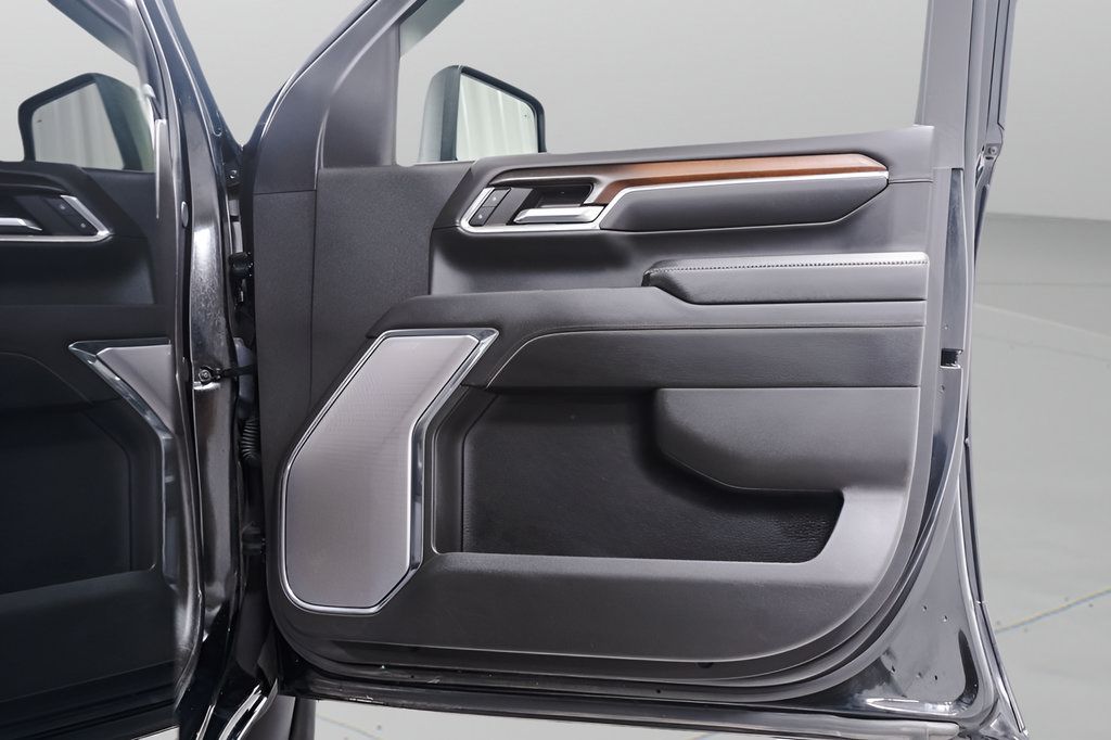 Used 2024 GMC Sierra 3500 Denali w/ Denali Reserve Package AWD/4WD image 34