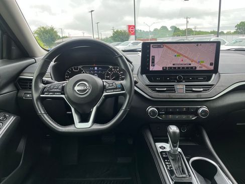 Used 2024 Nissan Altima 2.5 SV w/ SV Premium Package FWD image 23