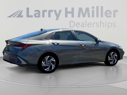 New 2026 Hyundai Elantra Limited FWD image 8