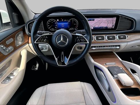 Used 2025 Mercedes-Benz GLE 450e 4MATIC image 6