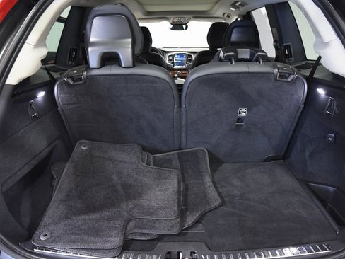 Used 2023 Volvo XC90 B6 Plus image 13