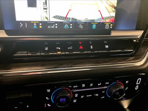 Used 2025 Chevrolet Silverado 2500 LTZ w/ LTZ Premium Package image 26