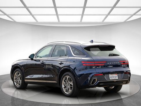 Used 2022 Genesis GV70 2.5T w/ Select Package image 2