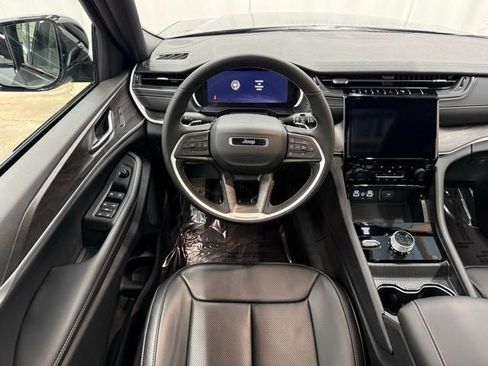 New 2025 Jeep Grand Cherokee L Limited w/ Luxury Tech Group II AWD/4WD image 15